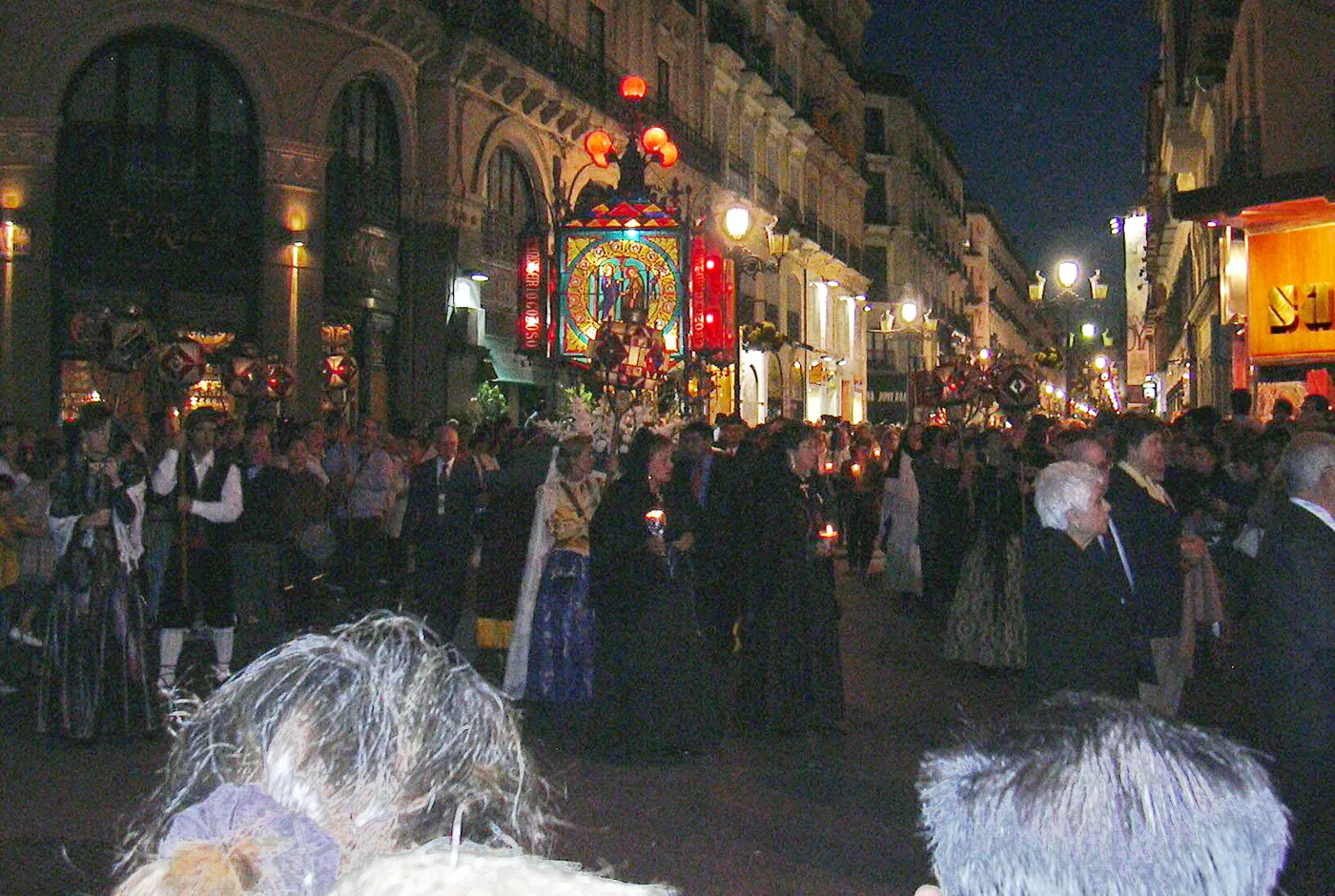 Faroles iluminados del Rosario de Cristal
